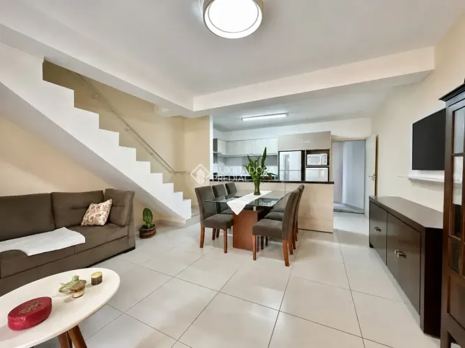 Imóvel para aluguel possui 127 metros quadrados com 3 quartos em Rio Tavares - Florianópol