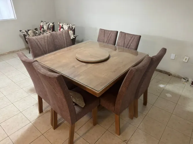MESAS, CADEIRAS E ESTANTE
