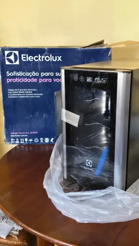 ADEGA CLIMATIZADA ELECTROLUX 8 GARRAFAS