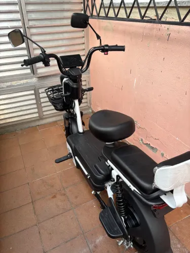 Bicicleta Elétrica Scooter 600W EKO-5 BRANCA DUOS