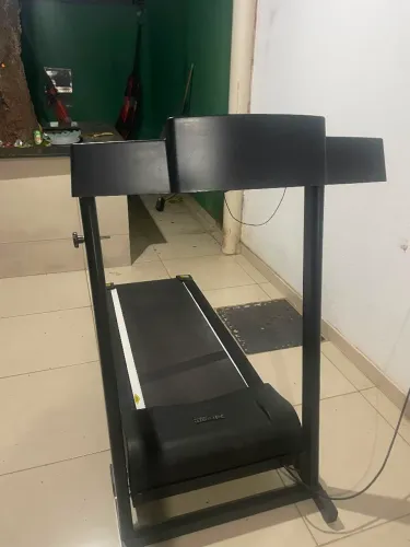Vende-se esteira usada poucas vezes.
