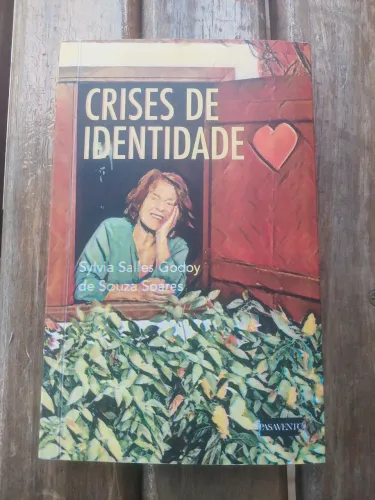 Livro:Crises de Identidade ? Sylvia Salles Godoy de Souza Soares