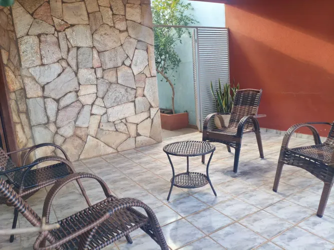 Jogo de cadeira com mesa de centro