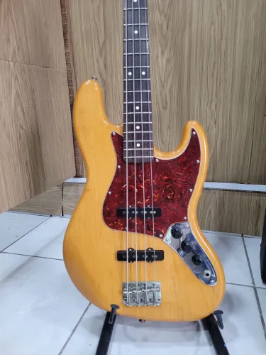 CONTRABAIXO FENDER - EDIÇÃO LIMITADA