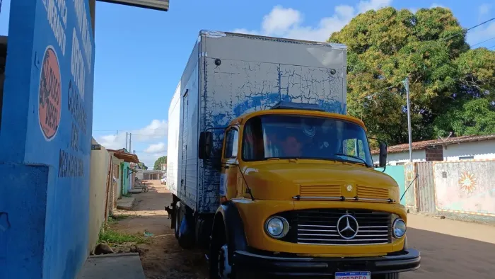 caminhão baú truck 1313