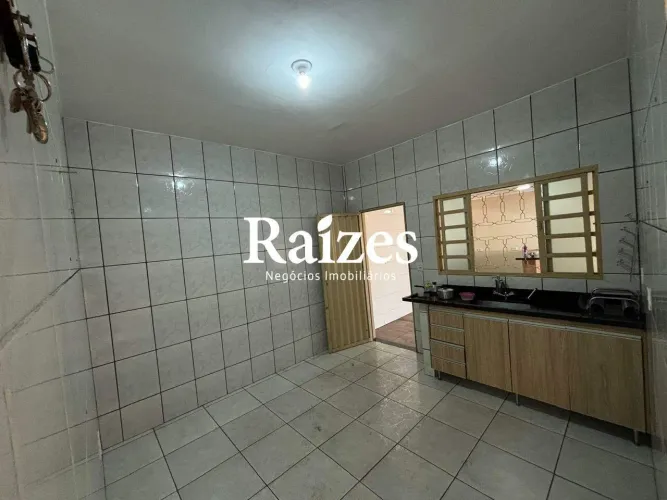 Casa à venda no Bairro Luizote de Freitas em Uberlândia com 3 quartos sendo 1 suíte e vara