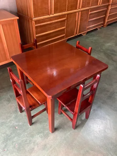 Mesa Infantil de Madeira + 4 Cadeirinhas (Kit Completo)