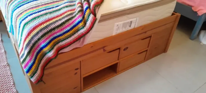 Cama Linda de Madeira com gavetas e colchão Novissimo