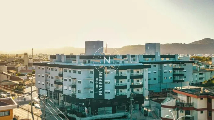 Loja Comercial com Mezanino em Galeria Aberta - Praia dos Ingleses