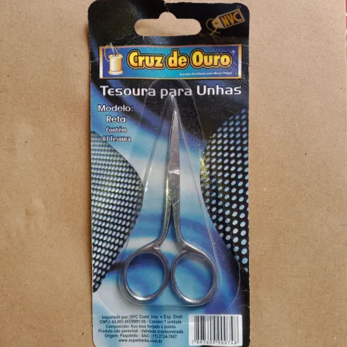 Tesoura de unha crus de ouro