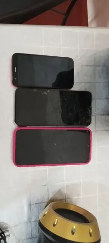 Lote: 2 celulares com tela quebrada, 1 não testado + teclado, mouse e 2 fones funcionando!