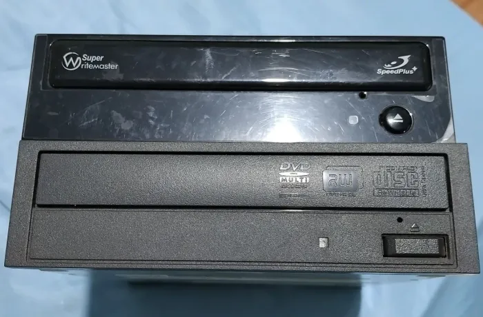 DVD ROM LEITOR DE CD E DVD 2 UBUDADES VARIADAS SOMENTE NA COR PRETA