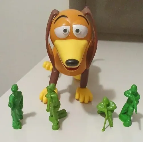Slinky Dog e soldadinhos de Toy Story