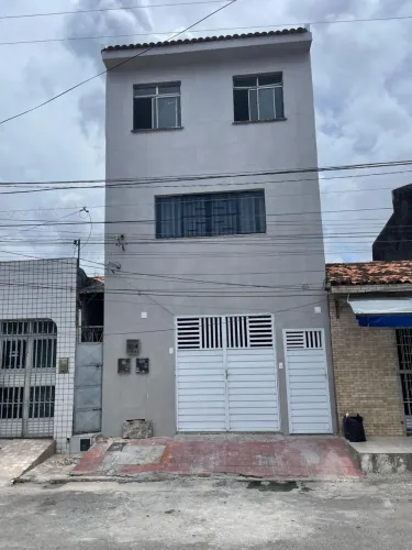 Casa de 2 andares com 2 residências independentes - Bairro Industrial