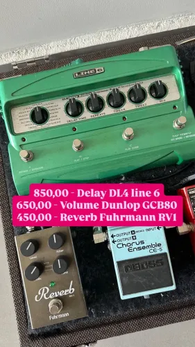 Pedais de delay, reverb e volume