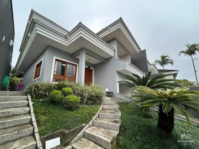 Casa com 04 quartos no bairro Bom Retiro