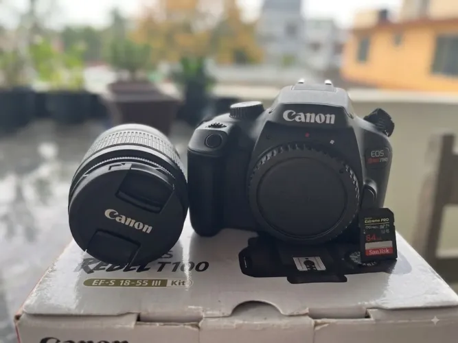 Canon EOS Rebel T100 + Lente EF-S 18-55mm f/3.5-5.6 III + 2 Cartão Sandisk 64GB+512 GB