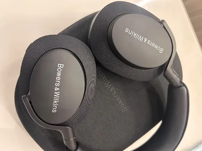 Fone Bowers & Wilkins Px8