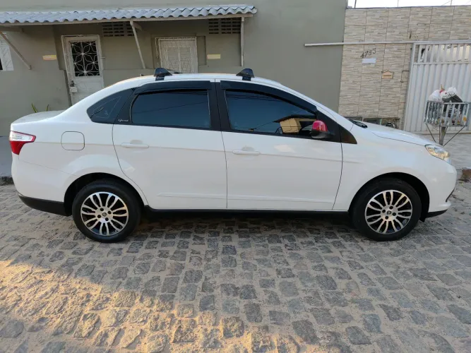 Fiat Grand Siena Tetrafuel 1.4 EVO F. Flex 8V 2016