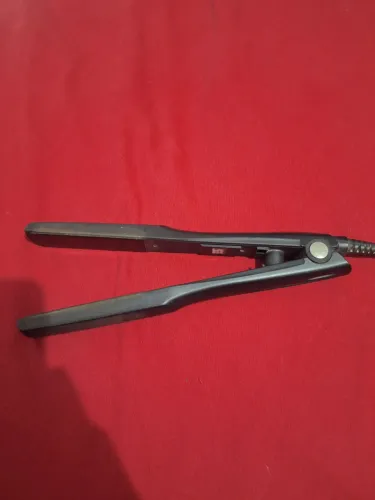 Prancha Cerâmica Profissional Classic 180° Taiff Bivolt Preto
