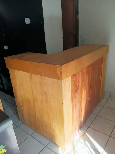 Balcão de madeira