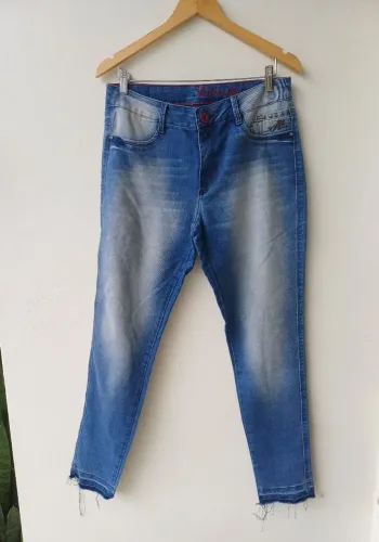 Calça jeans tam 44
