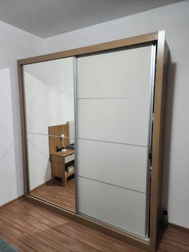 Guarda roupa casal Porta de correr Valor 1500 reais