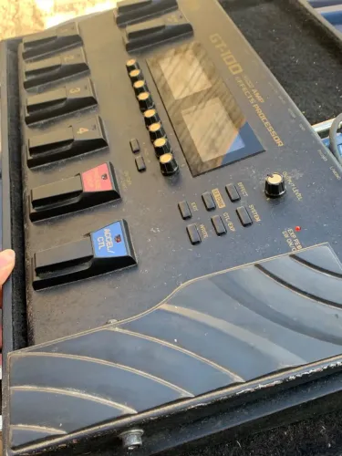 Pedaleira mais leitor de Ir!!! Aceito trocas em guitarra do meu interesse.