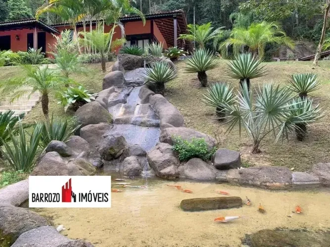Barrozo Imóveis - Sítio com rio encachoeirado em área nobre.