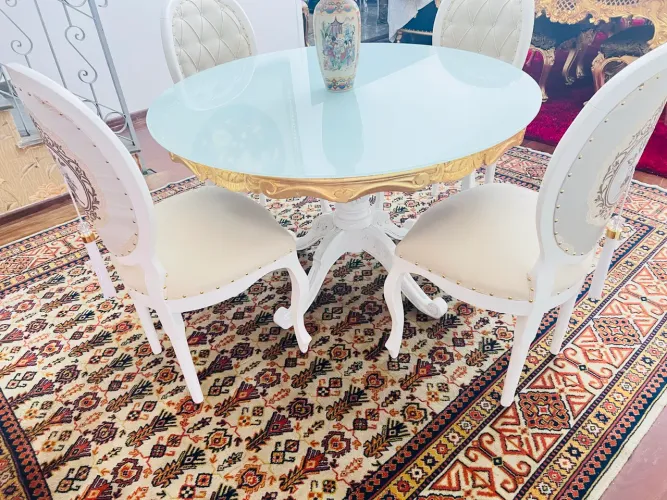 Mesa de jantar com 4 cadeiras medalhão 