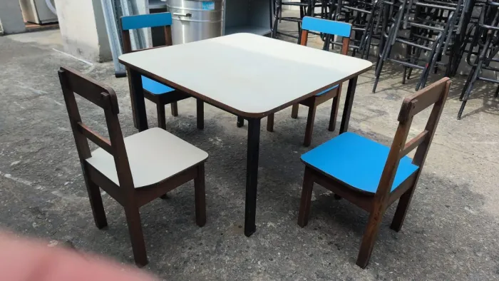 MESA E CADEIRA