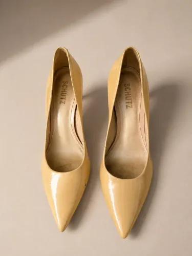 Scarpin schutz couro nude 