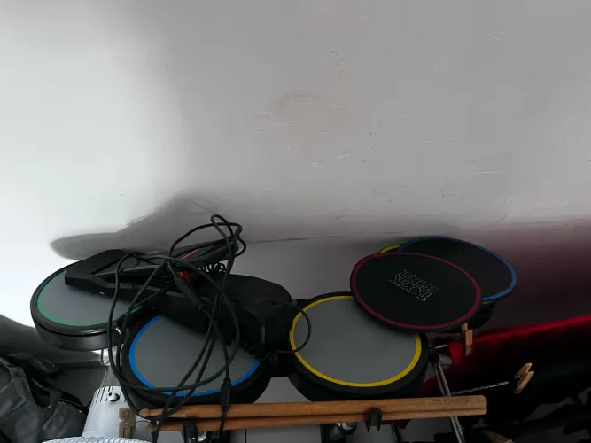 Bateria original rockband 1 em perfeito estado. (Com pads originais)
