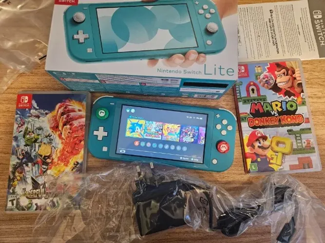 Nintendo Switch Lite com 2 jogos físicos + caixa, carregador original e Nota Fiscal