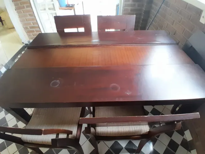 Mesa de Jantar de Madeira com 6 Cadeiras - Linda e Resistente