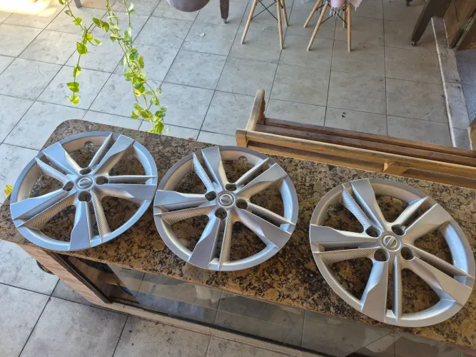 Calotas Nissan Kicks G1 originais usadas em ótimo estado. 