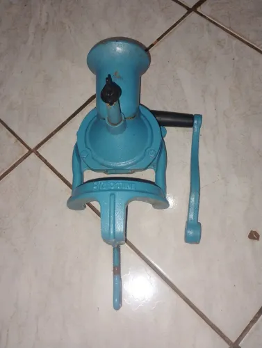 Moedor de café novo usado 4 vezes