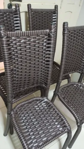 Conjunto com 4 cadeiras de fibra