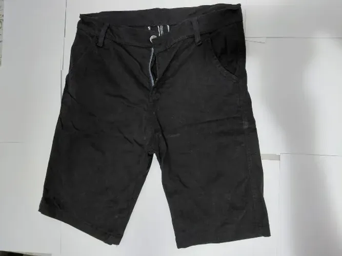 Bermuda Preta - Tamanho 46