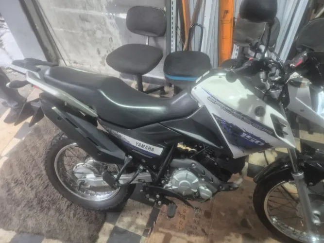 Moto, muito boa, nada pra fazer só pegar e rodar toda revisada todo em dia
