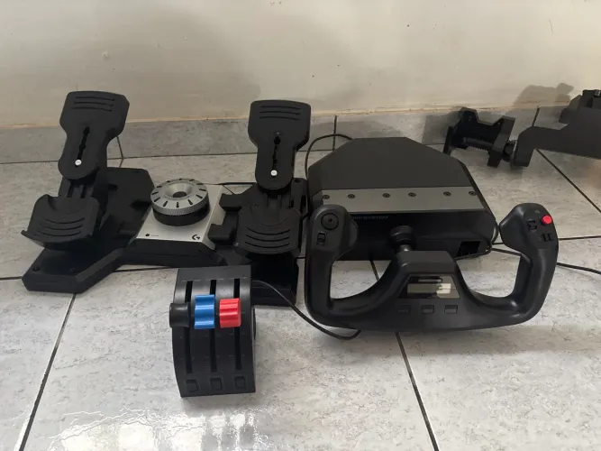 Joystick Logitech completo com pedals