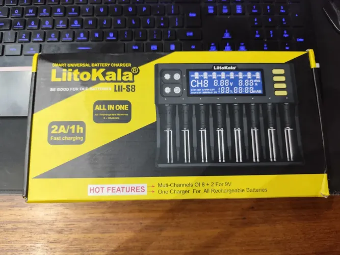 Carregador de Pilhas e Baterias Inteligente LiitoKala Lii-S8 (Novo)
