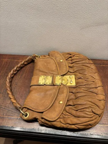 Bolsa Miu Miu Coffer Matelassé em Couro Caramelo Original - Vintage Luxo