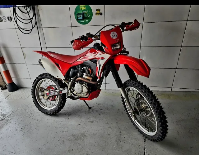 Honda CRF 230F - c/acessórios- trilha off