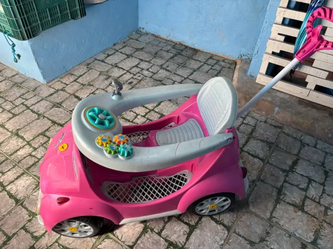 Vende-se carro de criança