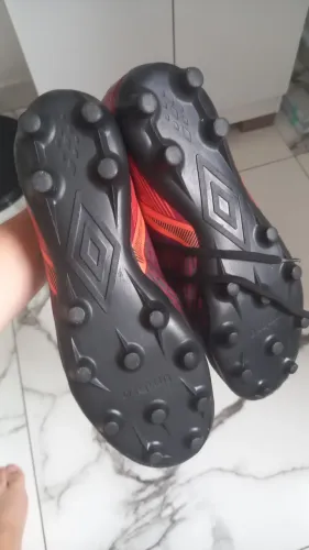Chuteira umbro semi nova tamanho 41