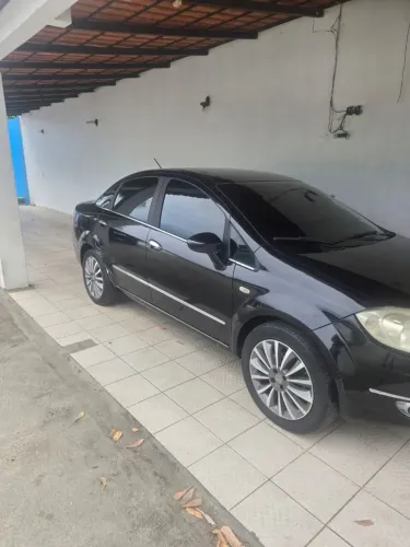 Fiat Linea Essence 1.8 Flex 16V 4P 2013