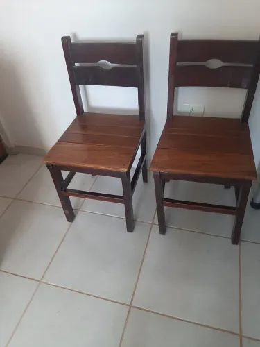 Vendo 4 cadeira de madeira pura valor RS 150 cada uma 