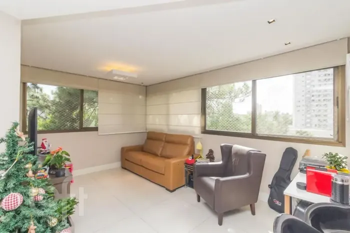 Apartamento à venda em Jardim Botânico com 79 m², 2 quartos, 2 suítes, 2 vagas