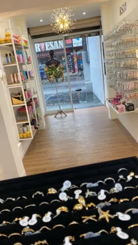 Vende-se itens de loja de Bijuterias e Cosméticos